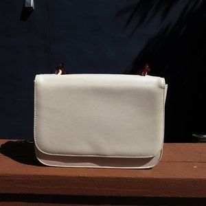 White Handbag with Amber Chainlink Strap